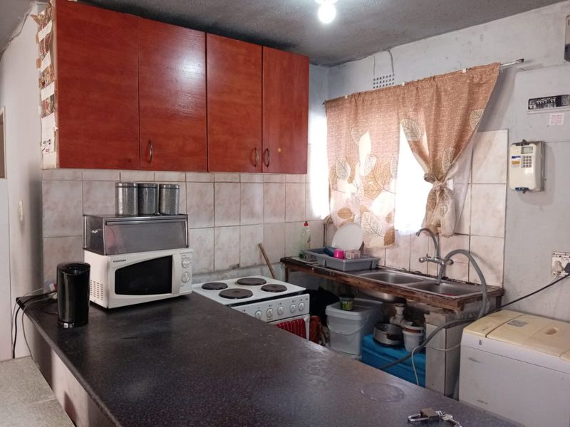 Ground Floor - 2 Bedroom Apartment with Great Potential -Kuilsriver - Photo 8