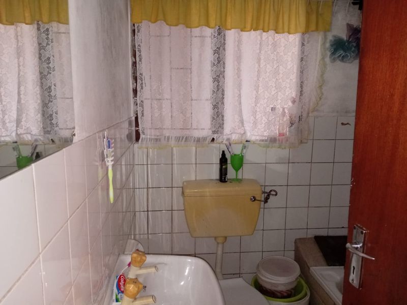 Ground Floor - 2 Bedroom Apartment with Great Potential -Kuilsriver - Photo 6