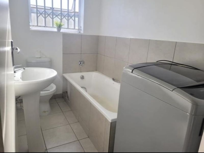 Modern 2-Bedroom Apartment in a Quiet, Secure Complex – Blue Downs - Photo 8