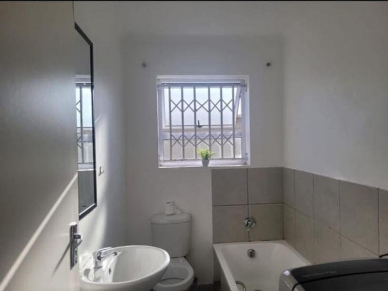 Modern 2-Bedroom Apartment in a Quiet, Secure Complex – Blue Downs - Photo 7