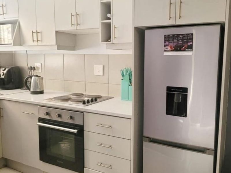 Modern 2-Bedroom Apartment in a Quiet, Secure Complex – Blue Downs - Photo 3