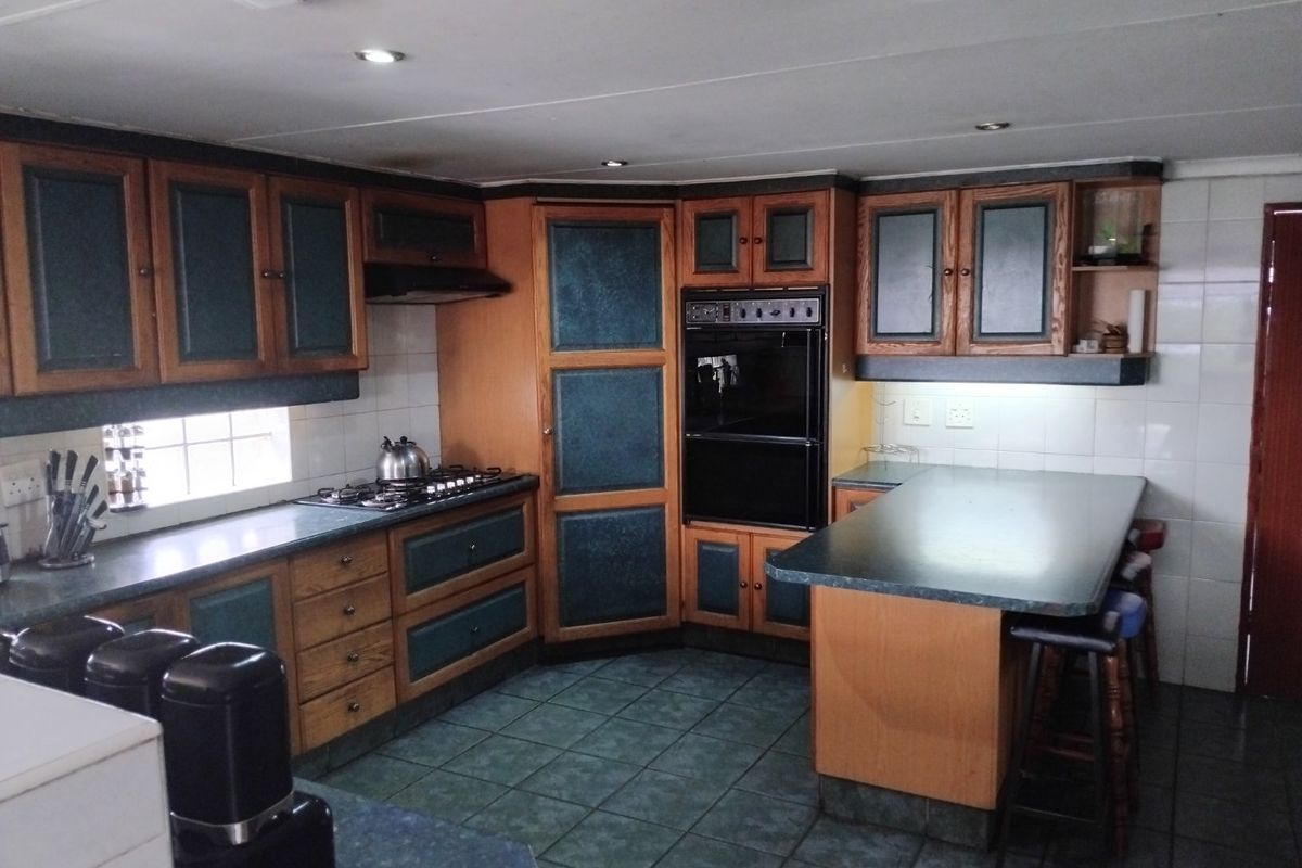 Neat and Comfortable Family Home in Primrose - Photo 4