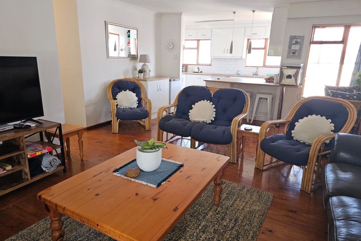 Holiday-Perfect Home in Port Natal, Karoodorp – Move In & Start Braaing!  - Photo 3