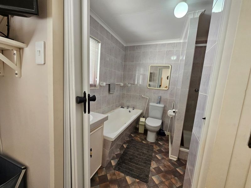 Holiday-Perfect Home in Port Natal, Karoodorp – Move In & Start Braaing!  - Photo 8