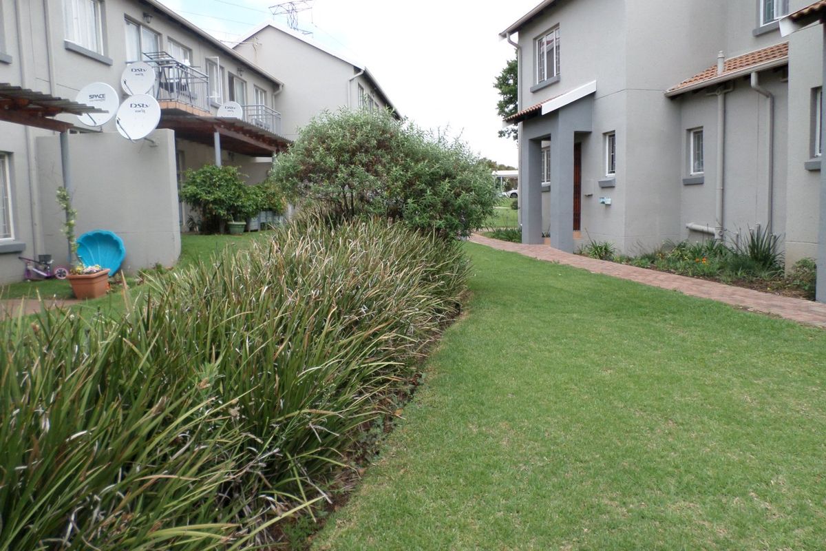 Lock Up and Go in Secure complex - Photo 3