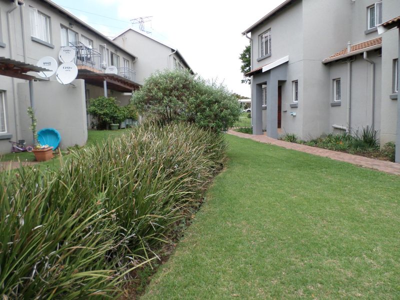 Lock Up and Go in Secure complex - Photo 3