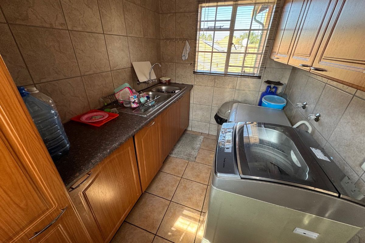 Modern Home Offering Comfort and Convenience - Photo 2