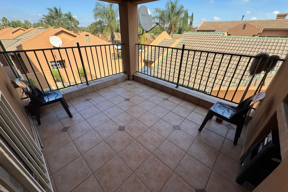 Modern Home Offering Comfort and Convenience - Photo 5