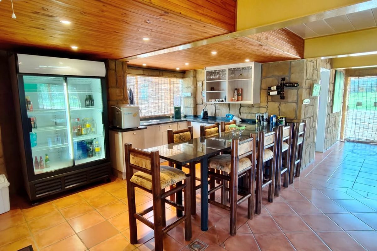 Spacious Family Retreat with Additional Stand - Photo 4