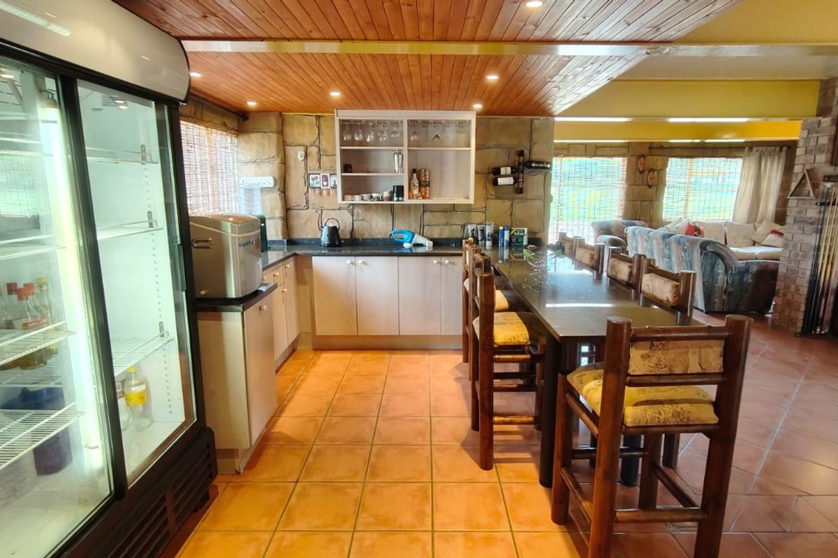 Spacious Family Retreat with Additional Stand - Photo 5