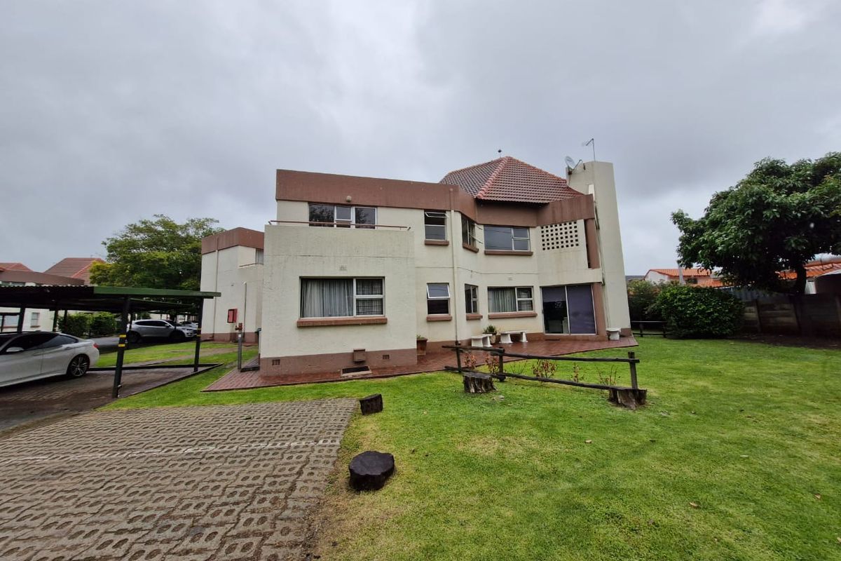 For Rent Fully Furnished 2 Bedroom, 2 Bath Apartment with Main Bedroom En-Suite - Photo 2