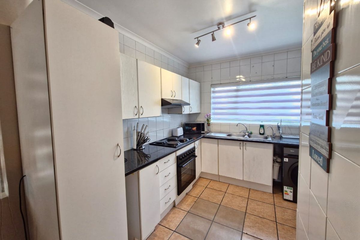 For Rent Fully Furnished 2 Bedroom, 2 Bath Apartment with Main Bedroom En-Suite - Photo 4