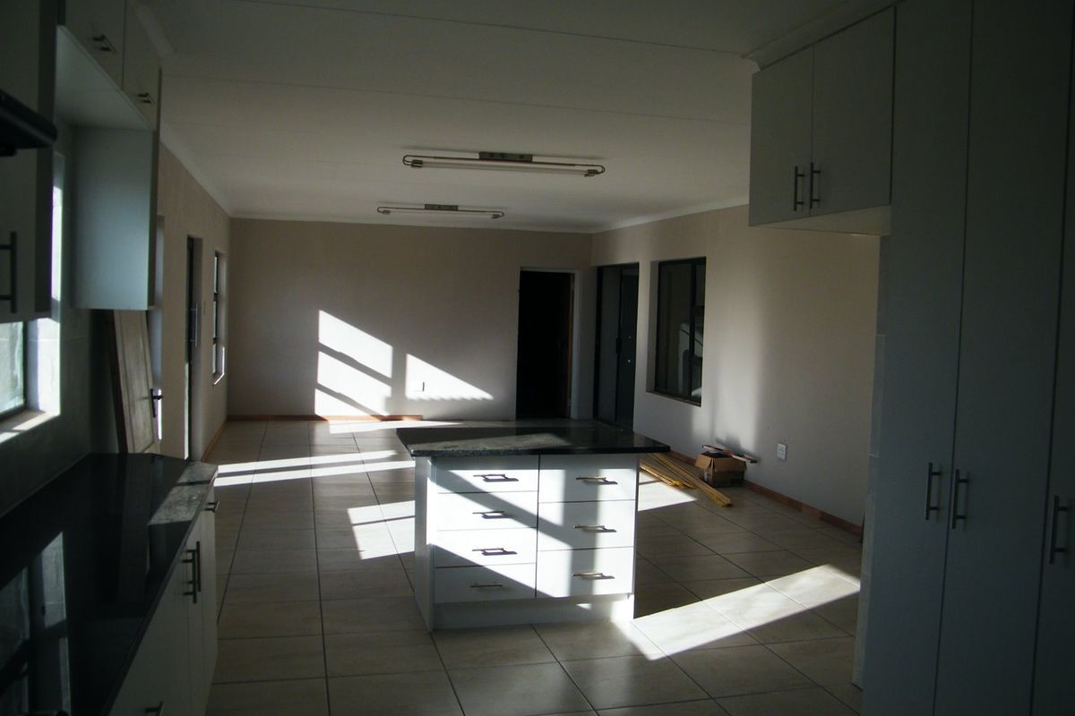 Three bedroom two bathroom, large open plan townhouse in Flamwood. - Photo 4