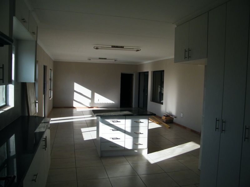 Three bedroom two bathroom, large open plan townhouse in Flamwood. - Photo 4