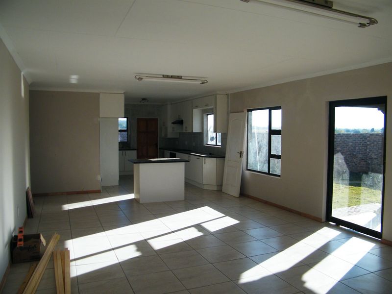 Three bedroom two bathroom, large open plan townhouse in Flamwood. - Photo 2