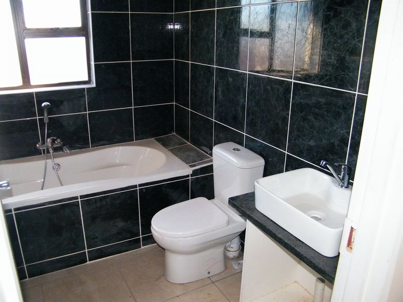Three bedroom two bathroom, large open plan townhouse in Flamwood. - Photo 6