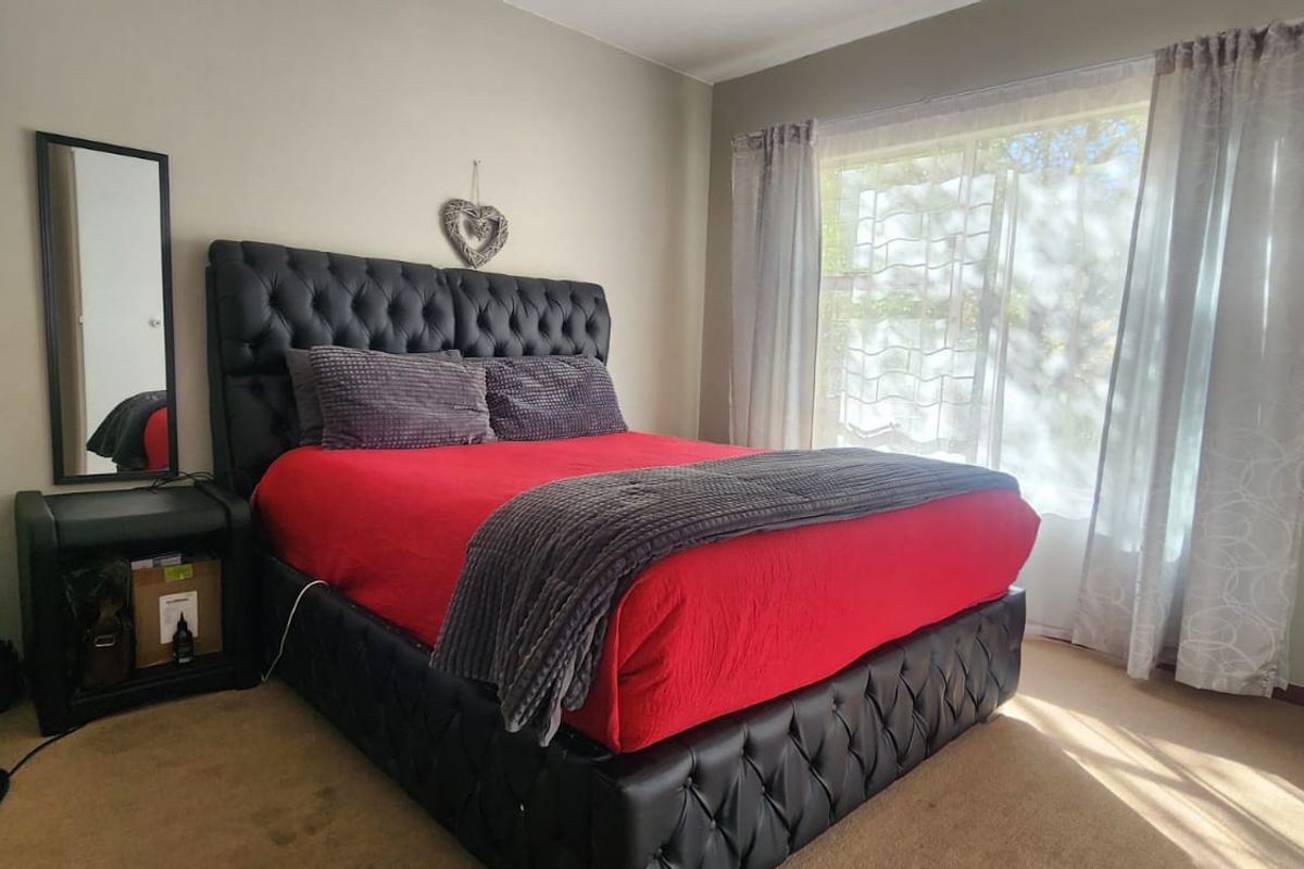 Newly renovated 2 Bedroom Apartments/Flats for sale in Wilkoppies - Photo 5