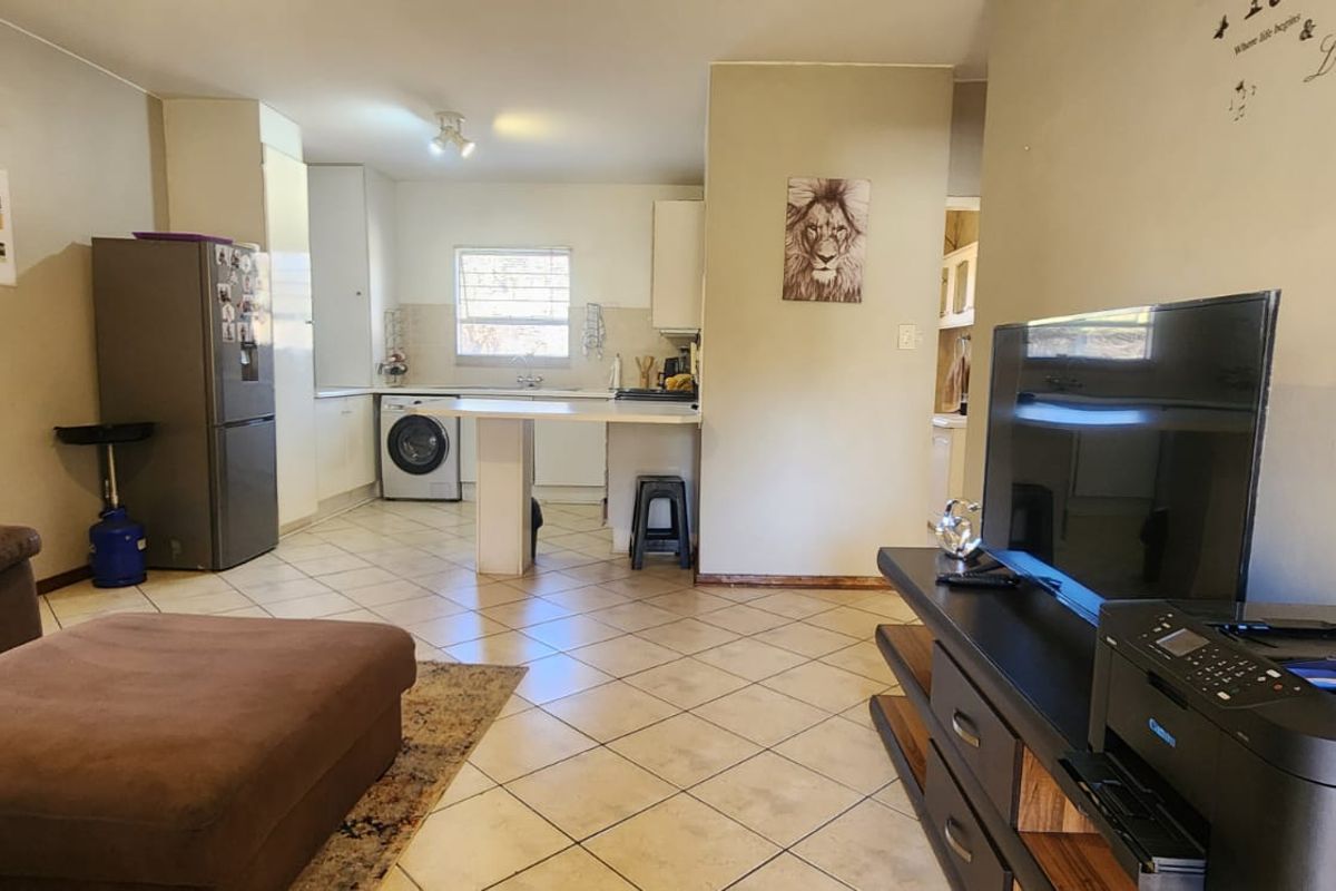 Newly renovated 2 Bedroom Apartments/Flats for sale in Wilkoppies - Photo 3
