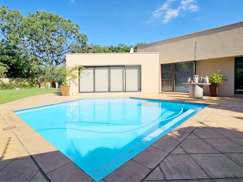 An opulent residence in Three Rivers Proper. - Photo 4