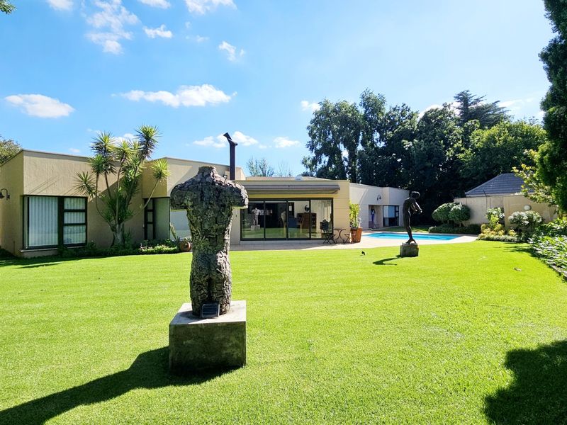 An opulent residence in Three Rivers Proper. - Photo 8