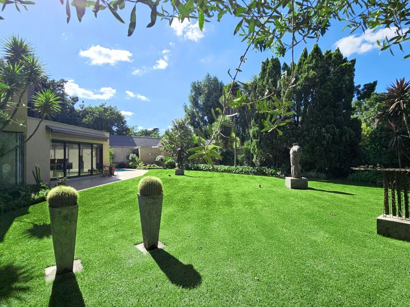 An opulent residence in Three Rivers Proper. - Photo 7