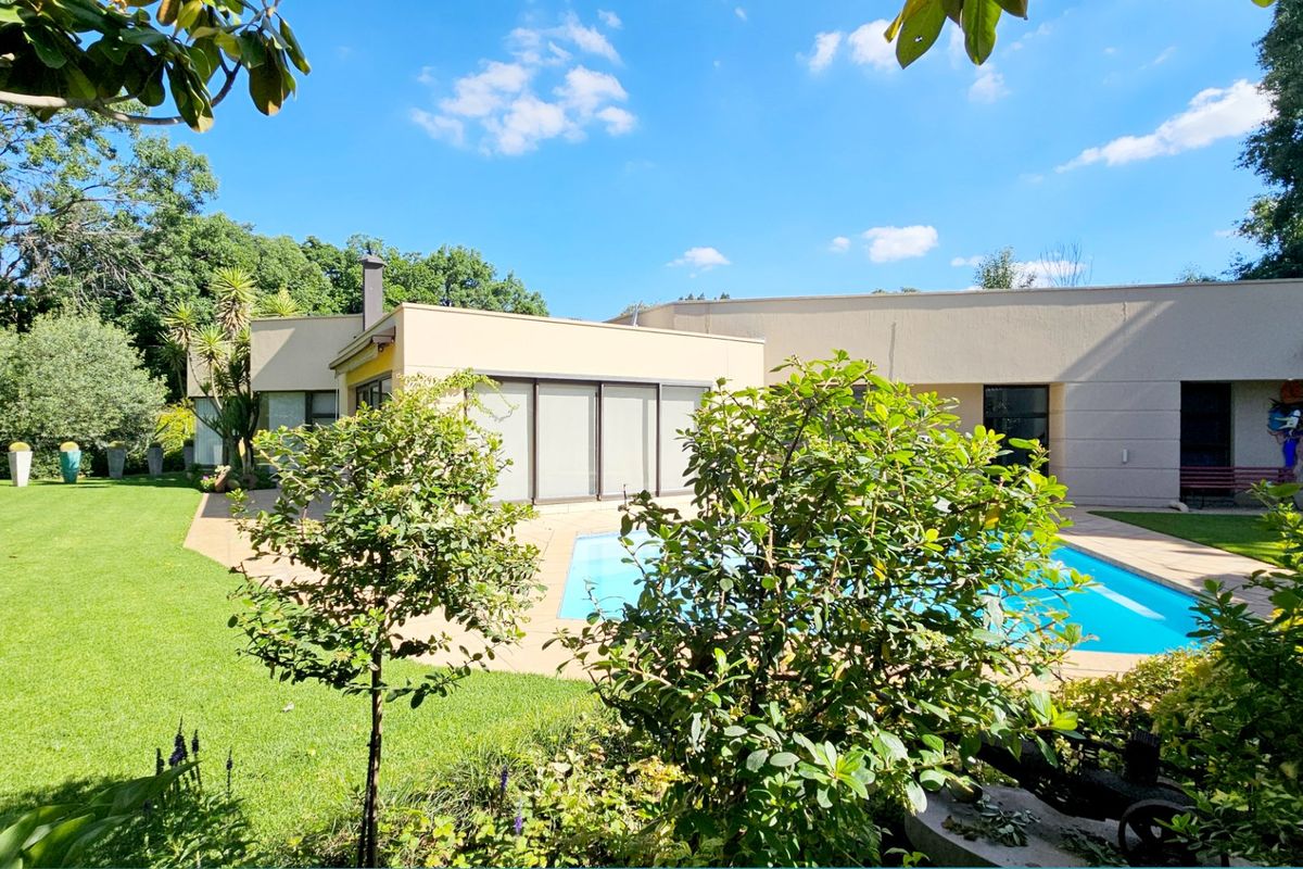 An opulent residence in Three Rivers Proper. - Photo 5