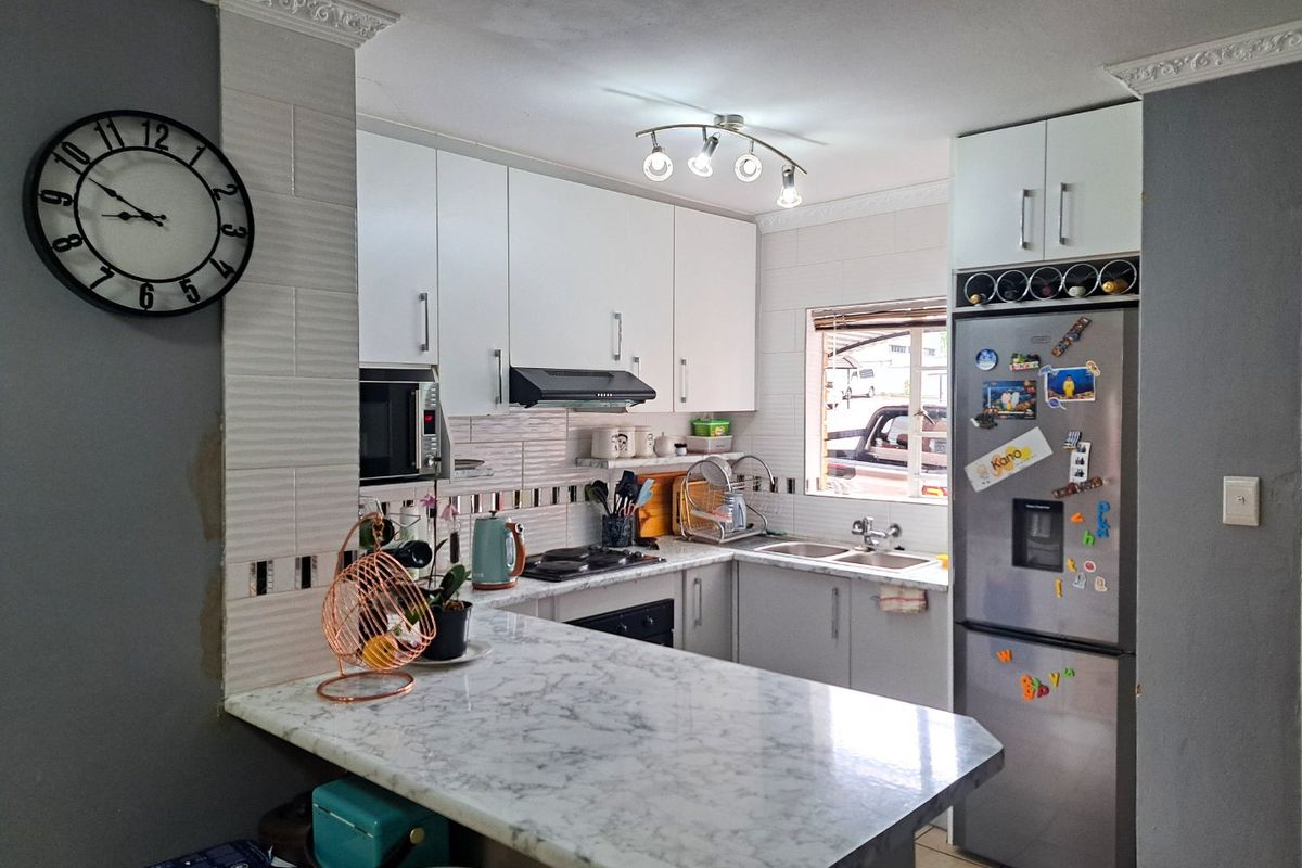 2 Bedroom Ground-Floor Apartment for Rent – Fountain View, Noordwyk - Photo 4