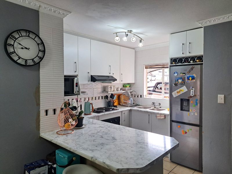 2 Bedroom Ground-Floor Apartment for Rent – Fountain View, Noordwyk - Photo 4