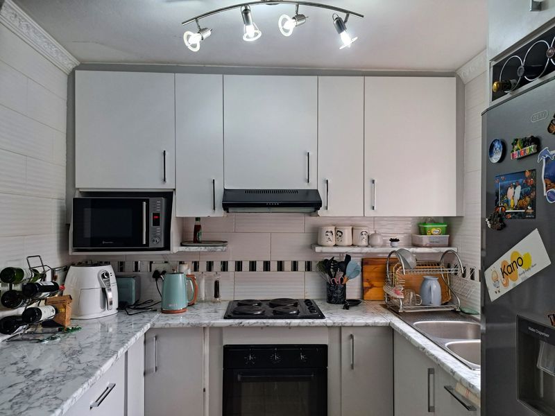 2 Bedroom Ground-Floor Apartment for Rent – Fountain View, Noordwyk - Photo 5