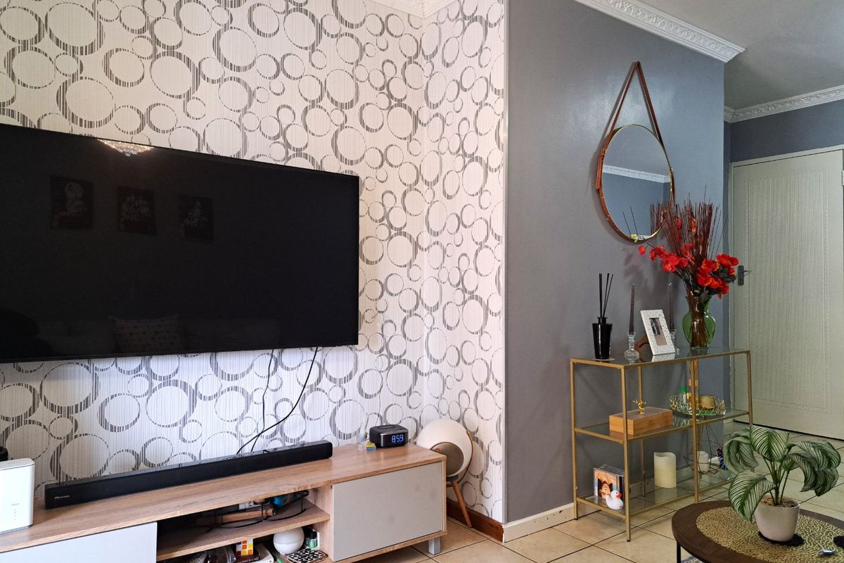 2 Bedroom Ground-Floor Apartment for Rent – Fountain View, Noordwyk - Photo 2