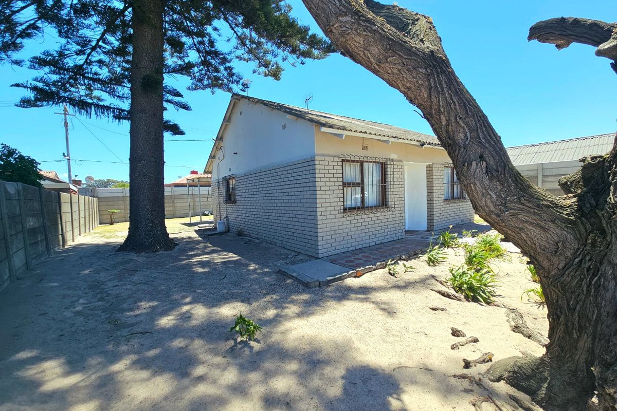 Lovely, cosy two bedroom home situated on a large plot - Photo 4