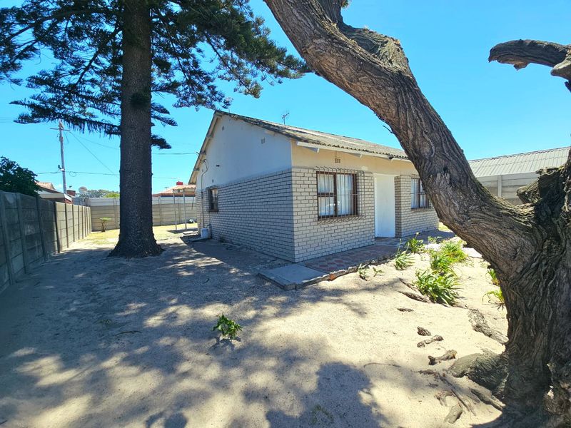 Lovely, cosy two bedroom home situated on a large plot - Photo 4