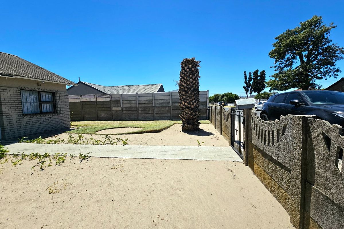 Lovely, cosy two bedroom home situated on a large plot - Photo 2