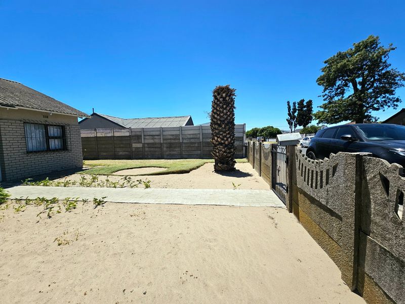 Lovely, cosy two bedroom home situated on a large plot - Photo 2