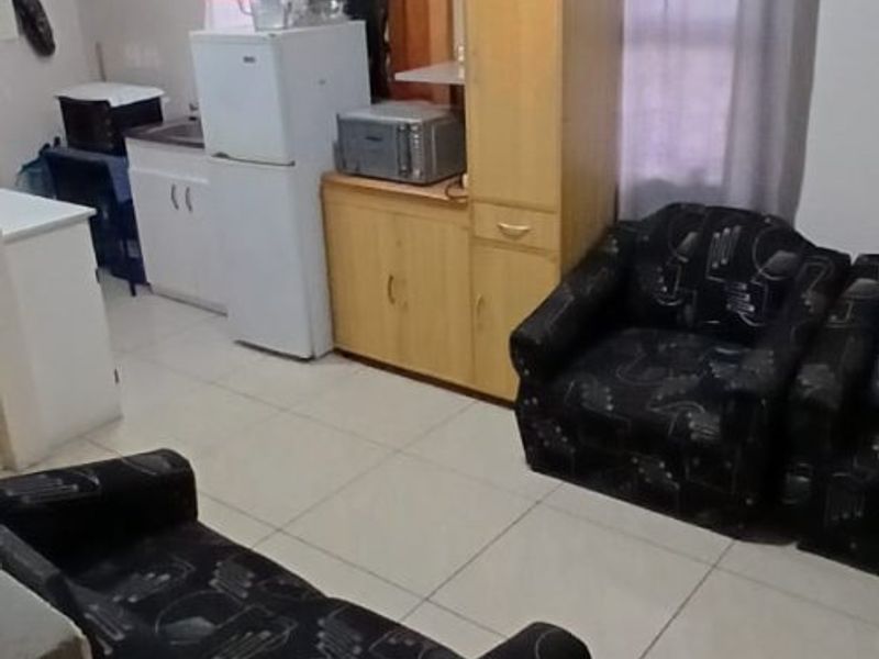 Two bedroom maisonette located on a corner plot - Photo 9