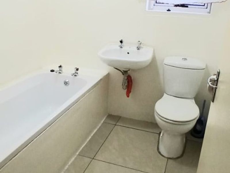 Two bedroom maisonette located on a corner plot - Photo 8