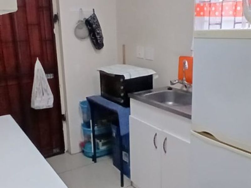 Two bedroom maisonette located on a corner plot - Photo 6