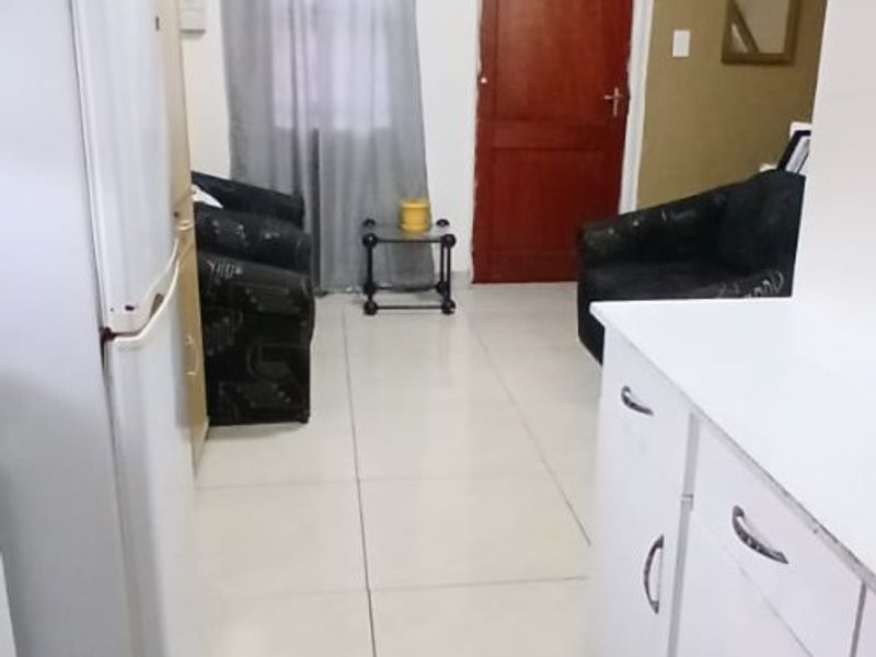 Two bedroom maisonette located on a corner plot - Photo 7