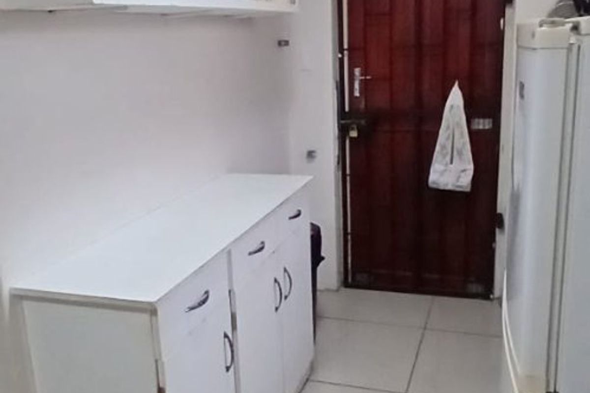 Two bedroom maisonette located on a corner plot - Photo 5