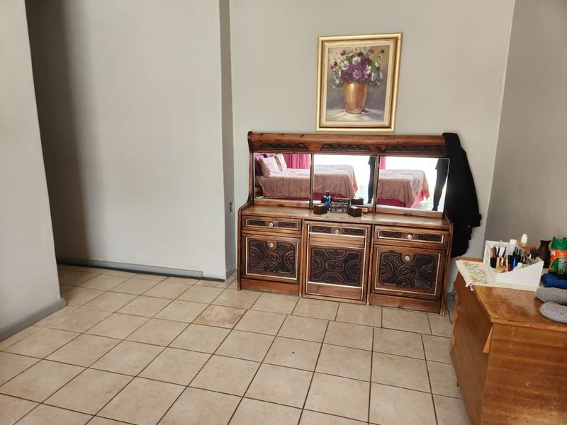 Charming 3-Bedroom Home for Sale — Prime Location! - Photo 5