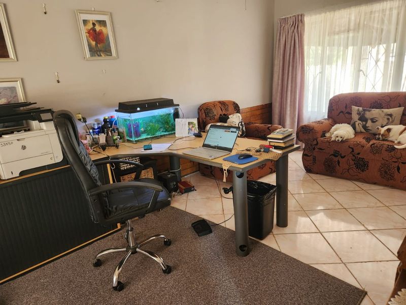 Charming 3-Bedroom Home for Sale — Prime Location! - Photo 10