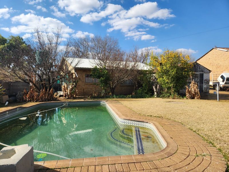 Charming 3-Bedroom Home for Sale — Prime Location! - Photo 1