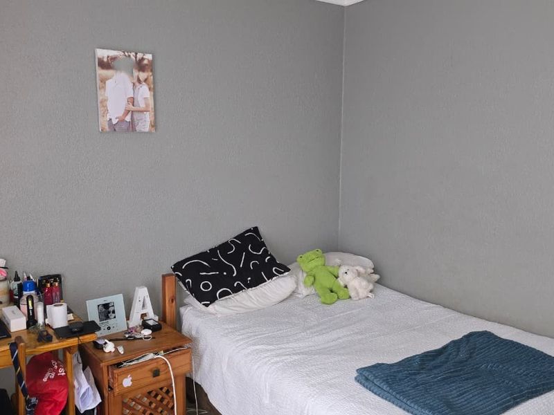 Modern, safe townhouse with a view. - Photo 10