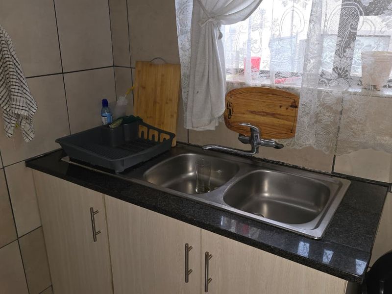 Modern, safe townhouse with a view. - Photo 8