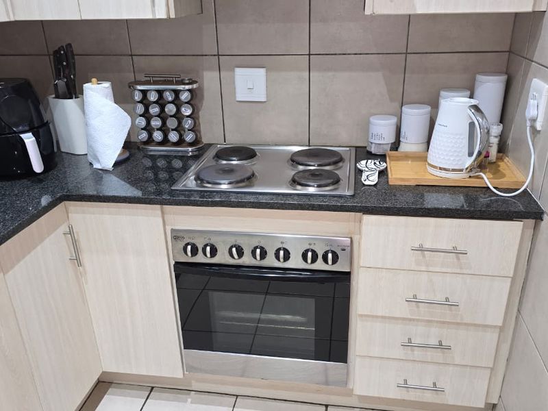 Modern, safe townhouse with a view. - Photo 6