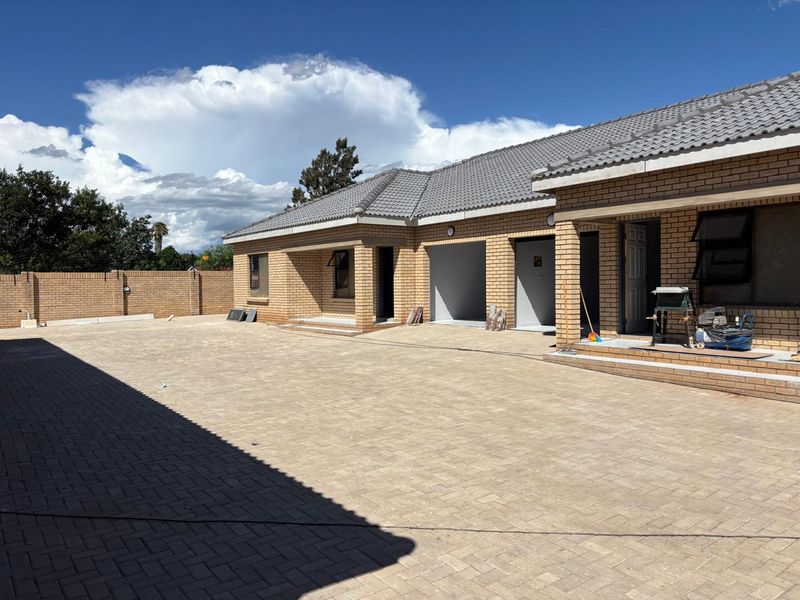 Prime rental townhouse - Newly Built - Photo 3