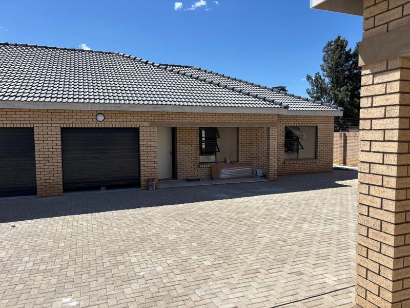 Prime rental townhouse - Newly Built - Photo 1