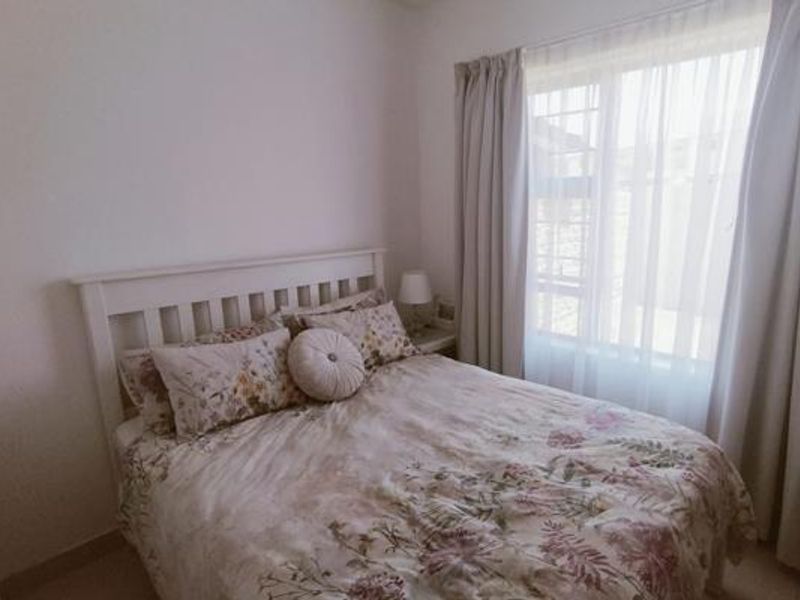 Immaculate, like new modern ground floor apartment in secured sought after complex, Parklands, Boksburg - Photo 5