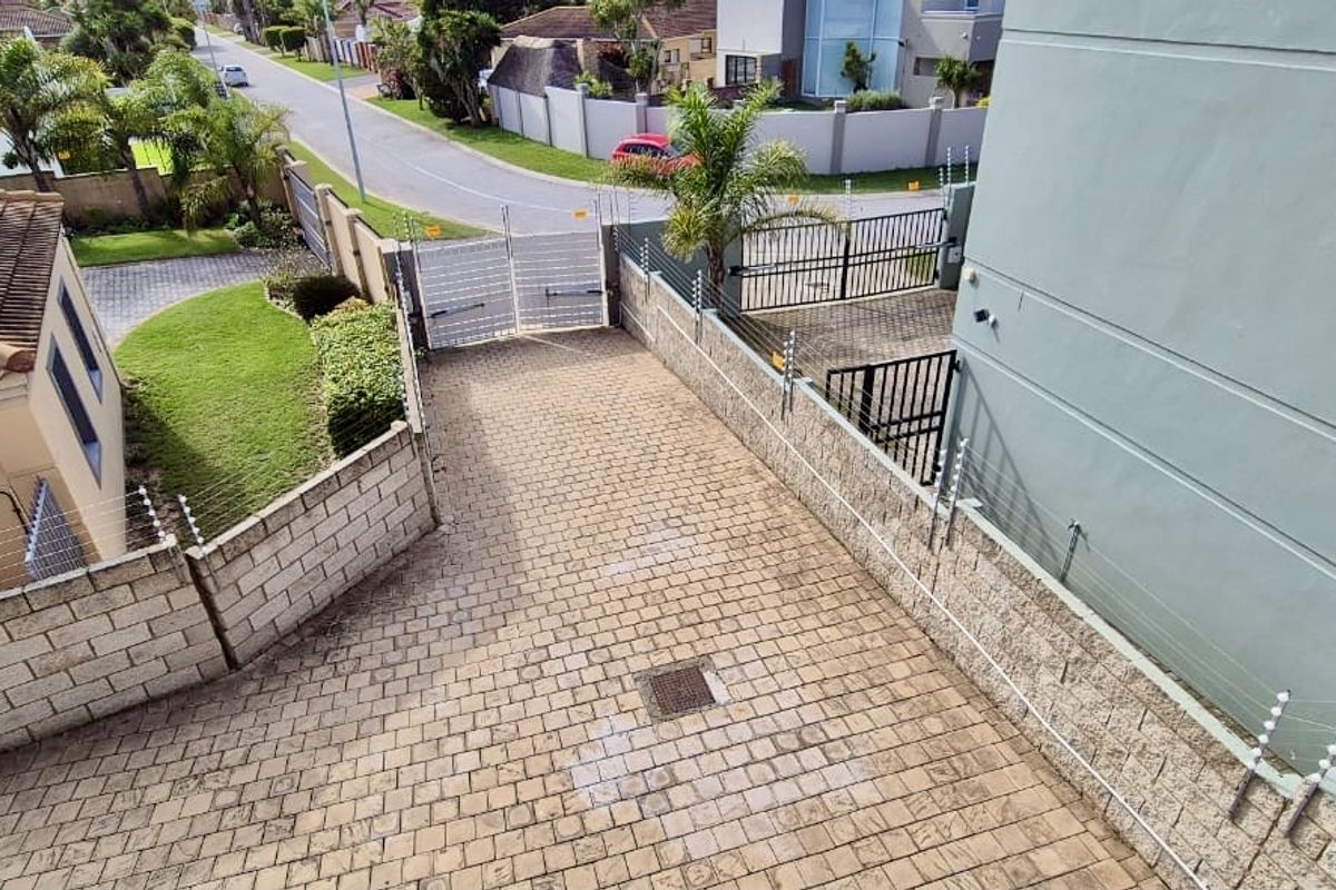 Entertainment and work from home for large family. - Photo 3