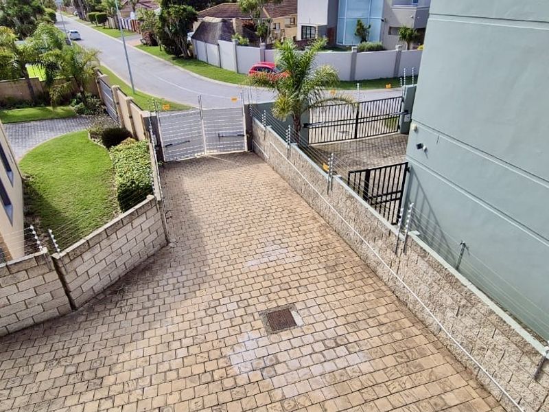 Entertainment and work from home for large family. - Photo 3